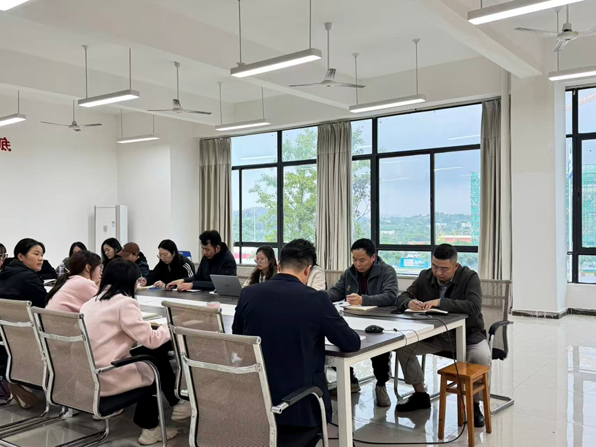 党建引领明方向 凝心聚力谋发展—— 信息与通信学院召开学习贯彻二十届四中全会精神专题会(图4) 1-2510300Q34D01.png